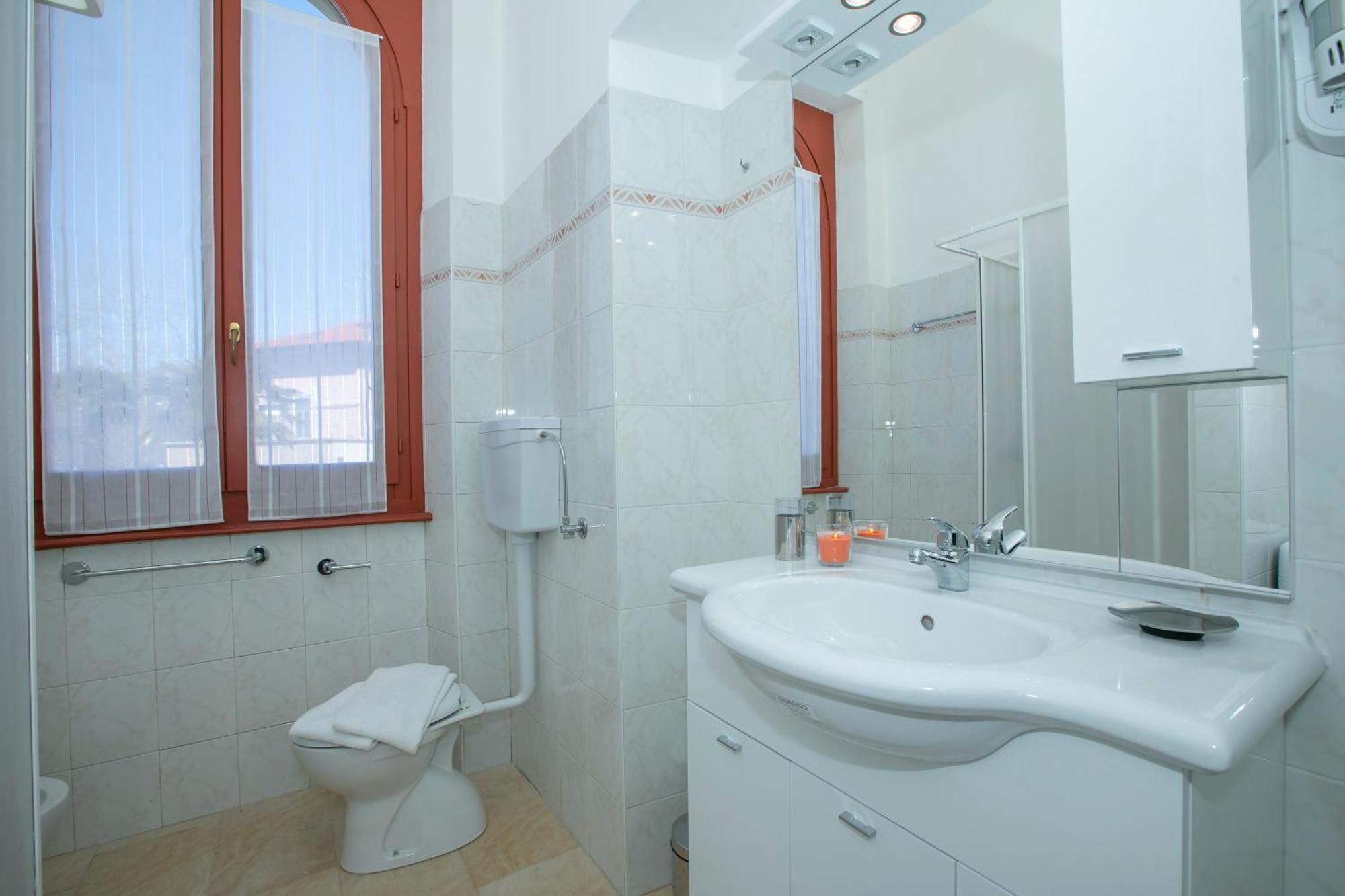 Residenza Gardenia Lake View Luino Center - Happy Rentals Kültér fotó