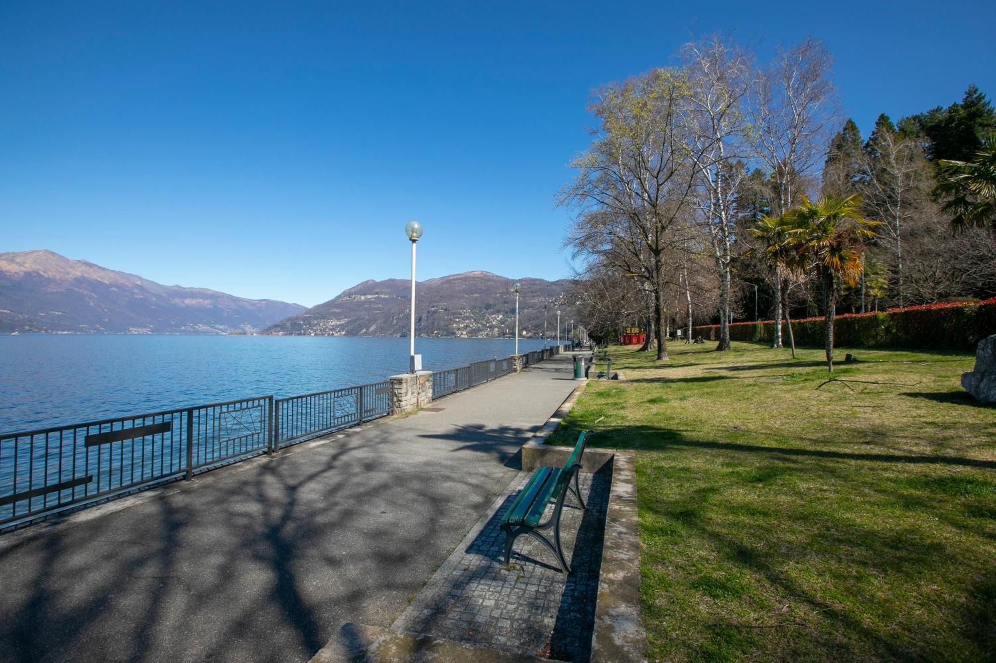 Residenza Gardenia Lake View Luino Center - Happy Rentals Kültér fotó