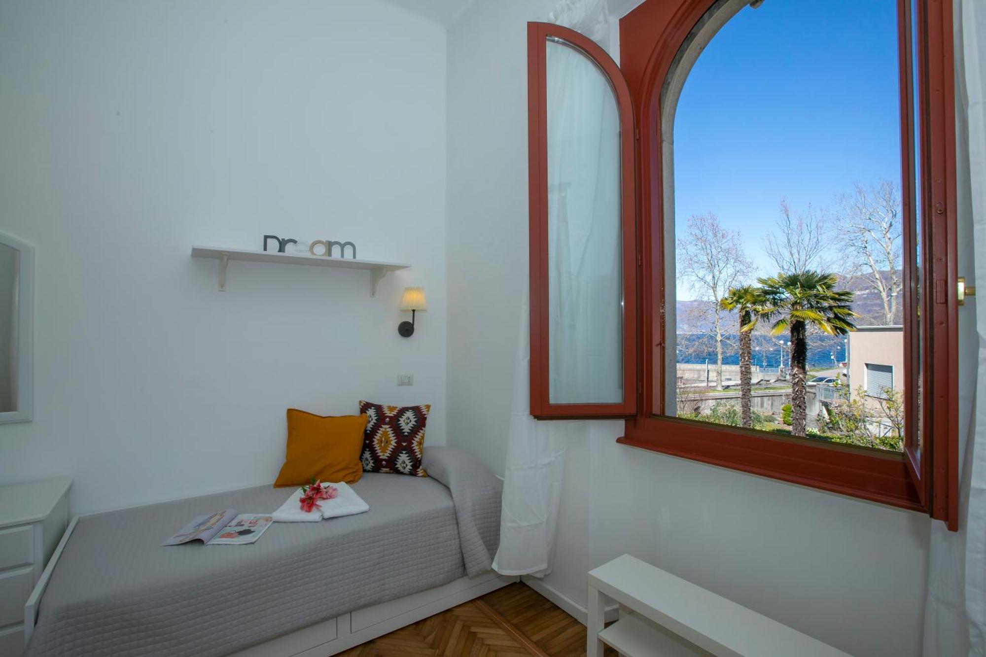 Residenza Gardenia Lake View Luino Center - Happy Rentals Kültér fotó