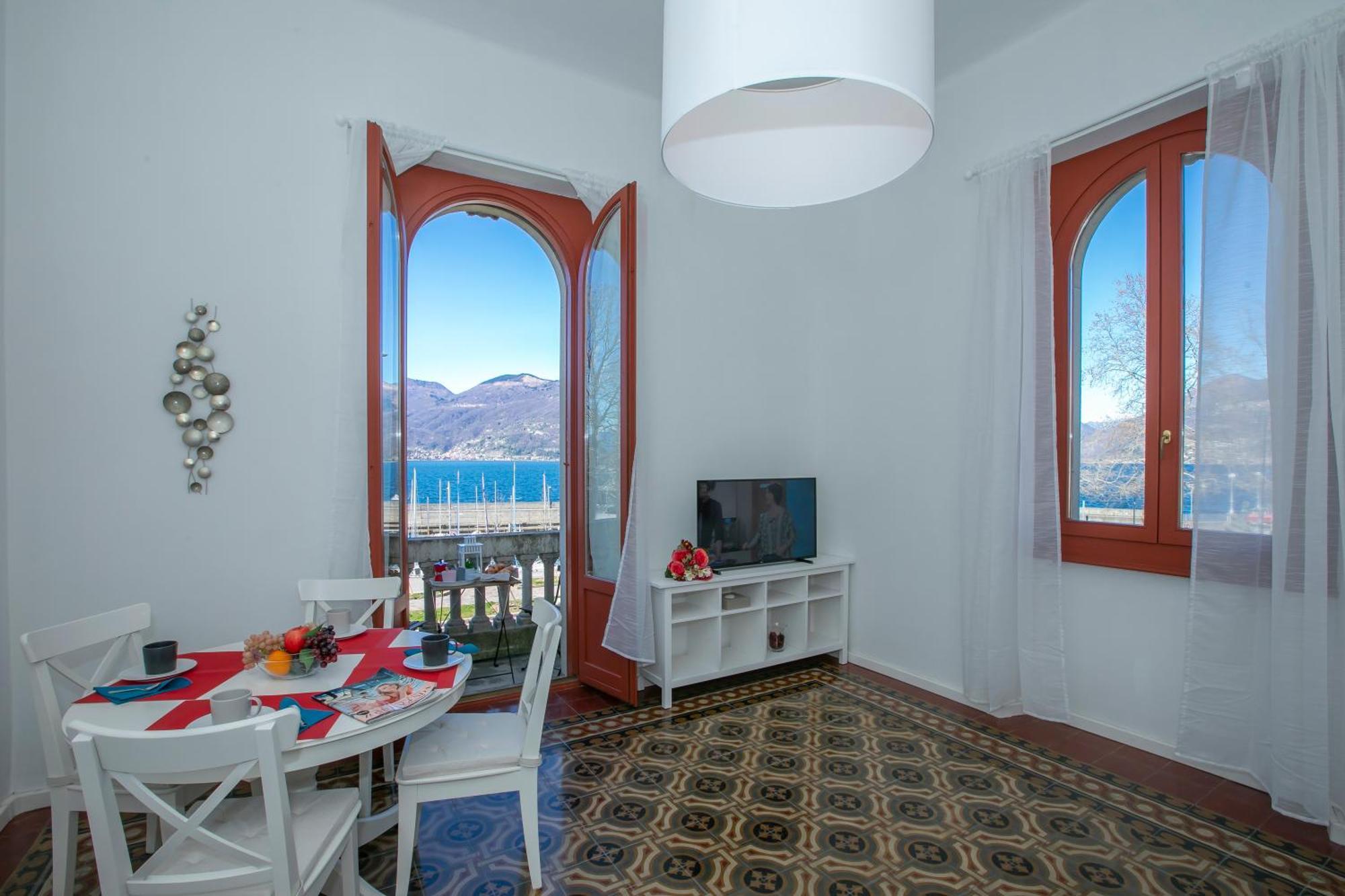 Residenza Gardenia Lake View Luino Center - Happy Rentals Kültér fotó