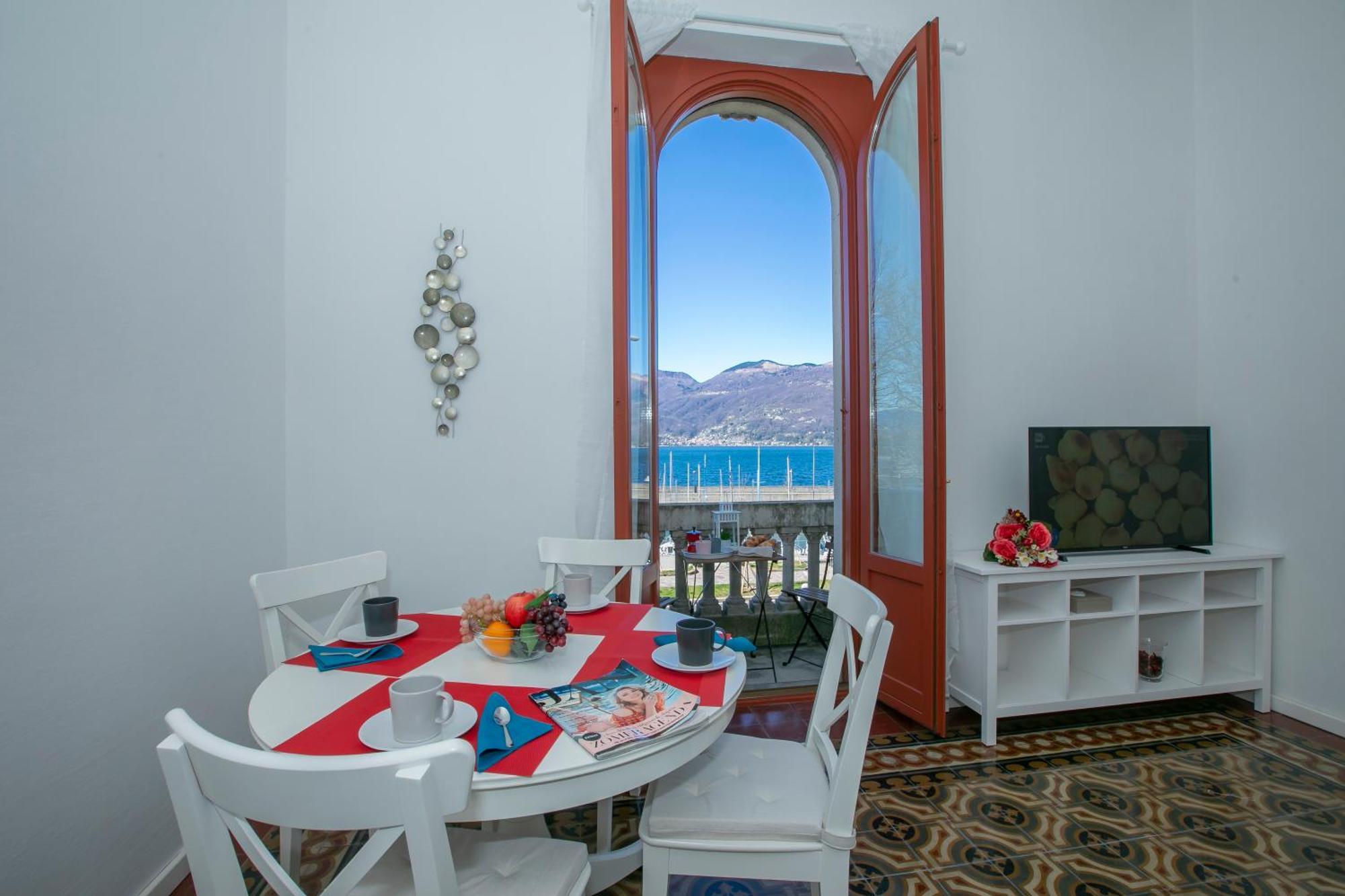 Residenza Gardenia Lake View Luino Center - Happy Rentals Kültér fotó
