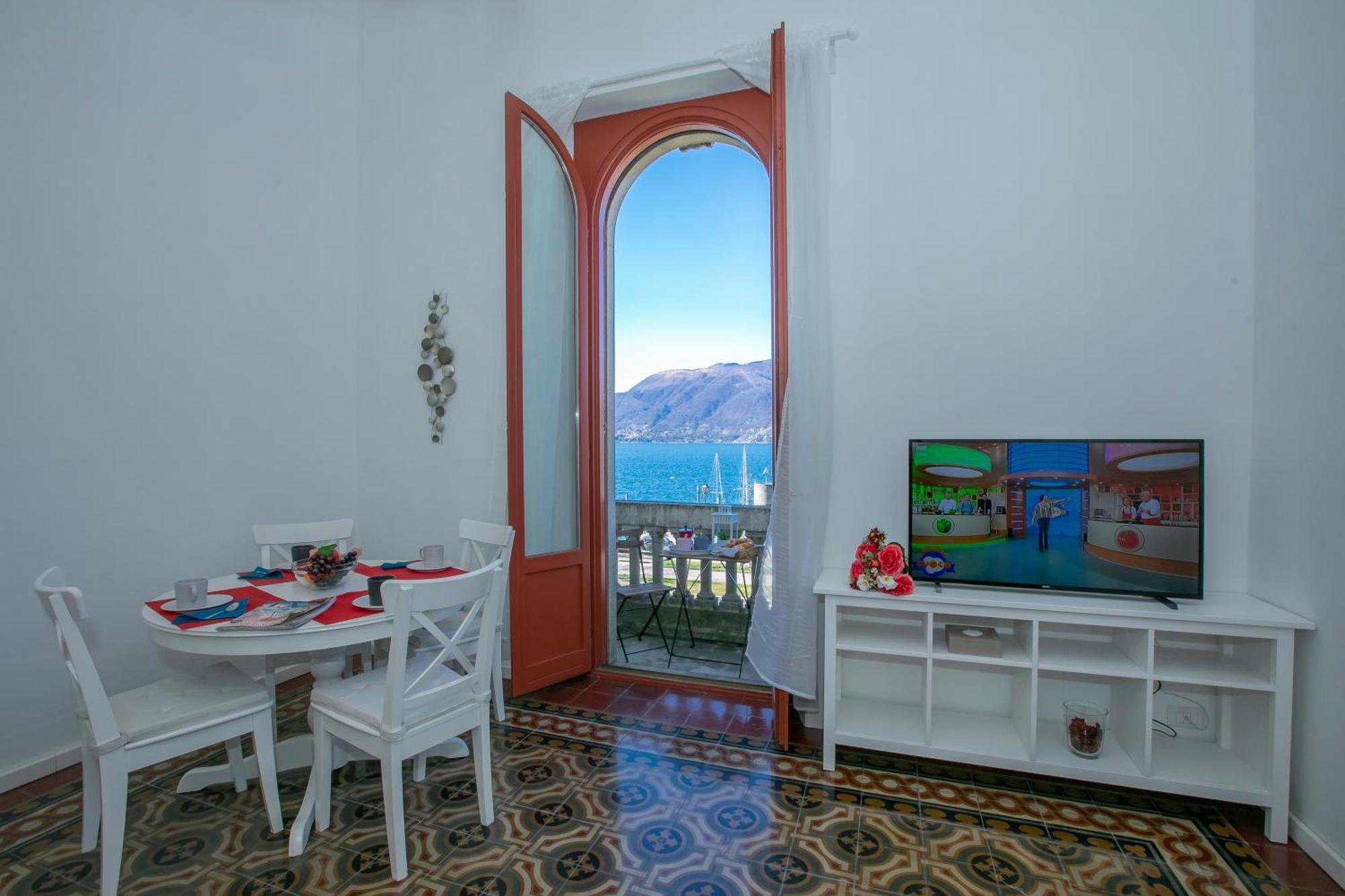 Residenza Gardenia Lake View Luino Center - Happy Rentals Kültér fotó